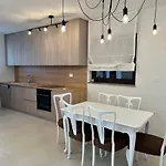 Apartment With Private Pool Mukalba ميدولين