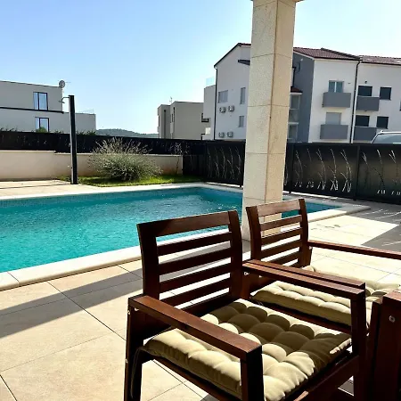 Apartment With Pool Mukalba *
