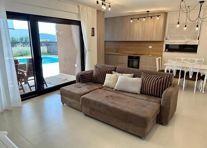 Apartment With Private Pool Mukalba *