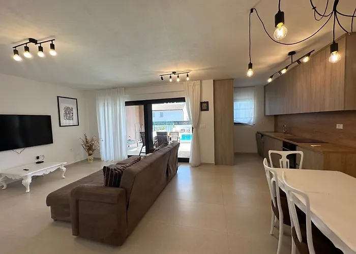 Apartment With Private Pool Mukalba
