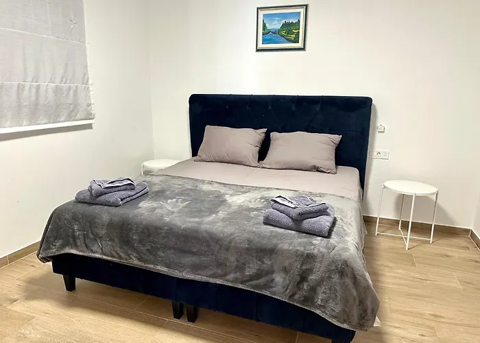 Apartment With Private Pool Mukalba