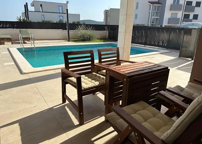 Apartment With Private Pool Mukalba *