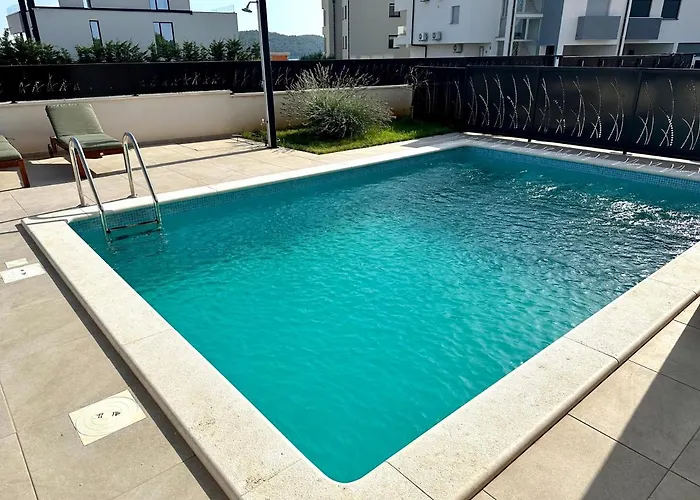 Apartment With Private Pool Mukalba *